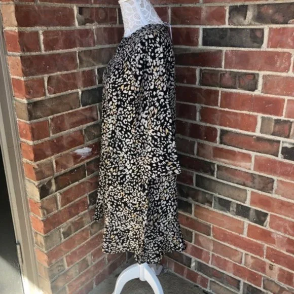 Davi & Dani Animal Print Ruffle Hem Shift - Picture 6 of 8